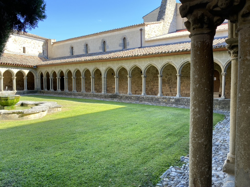 Aud’Étour propose un circuit vélo dans l’Aude, avec dégustation de vins et visite de sites historiques.