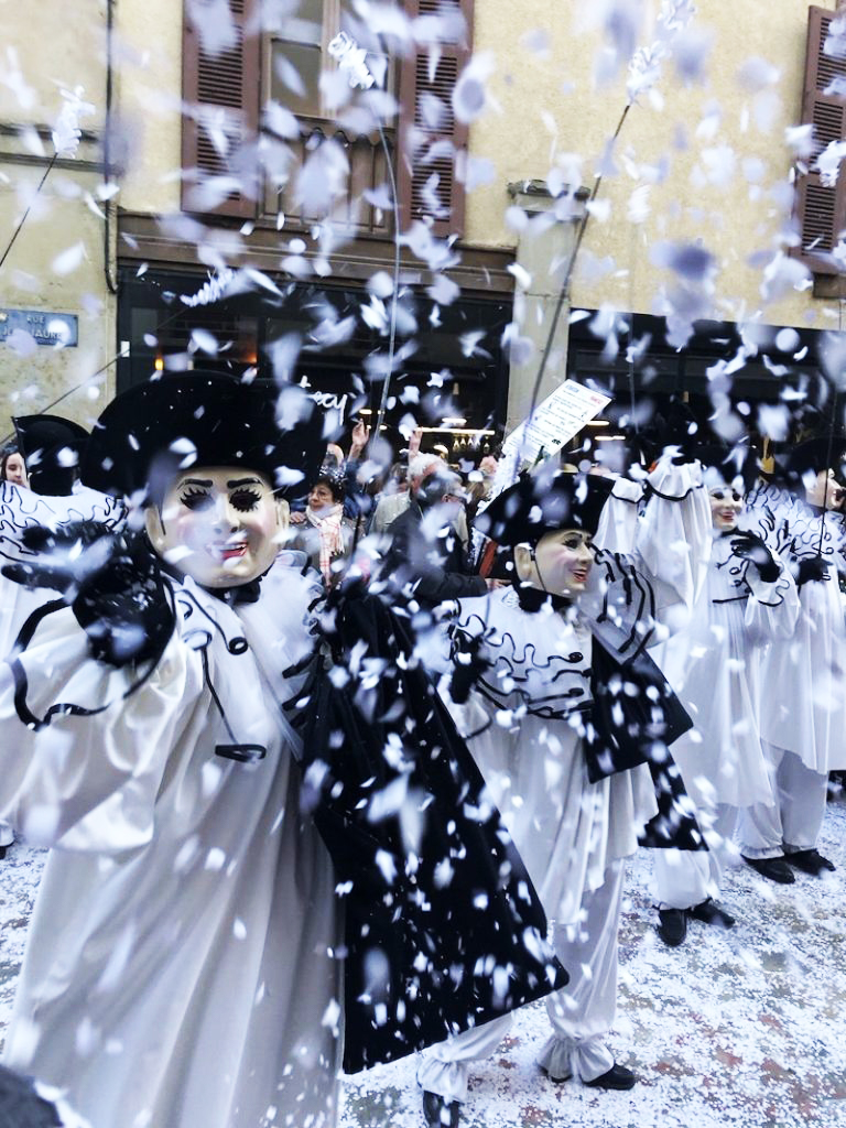 Expérience Aud’Étour au cœur du Carnaval de Limoux, une tradition vivante et festive