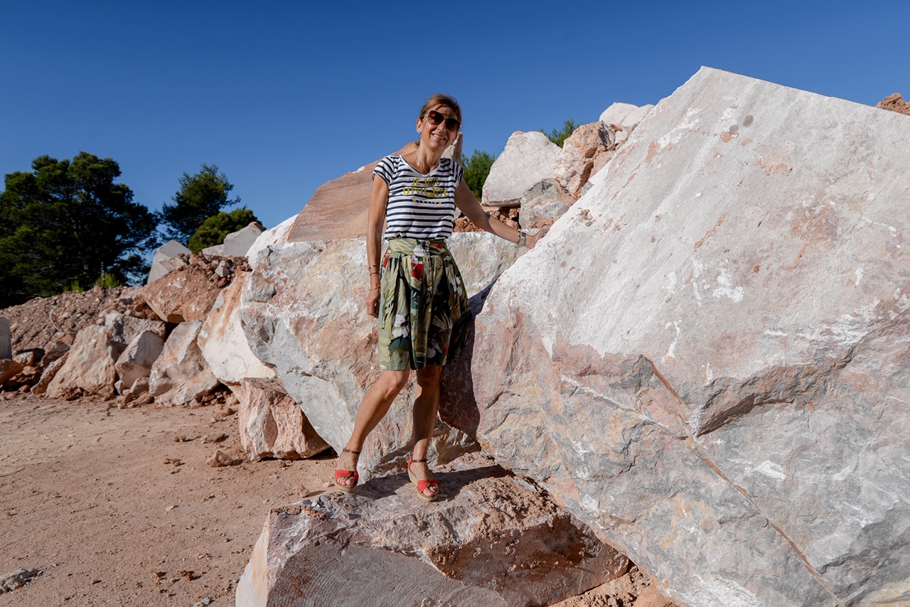 Visite des carrières de marbre rouge à Caunes Minervois avec Aud’Étour.