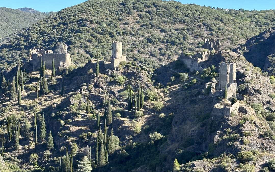 Séjour groupe privé en Terre Cathare : randonnées, châteaux et gastronomie dans l’Aude